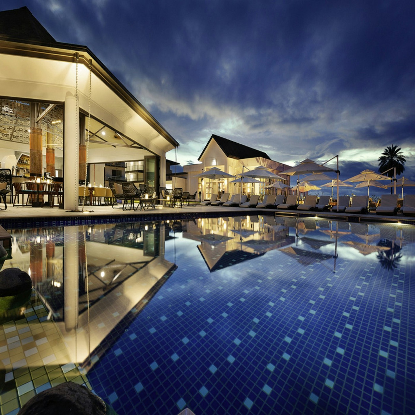 Paradise and the Airport District